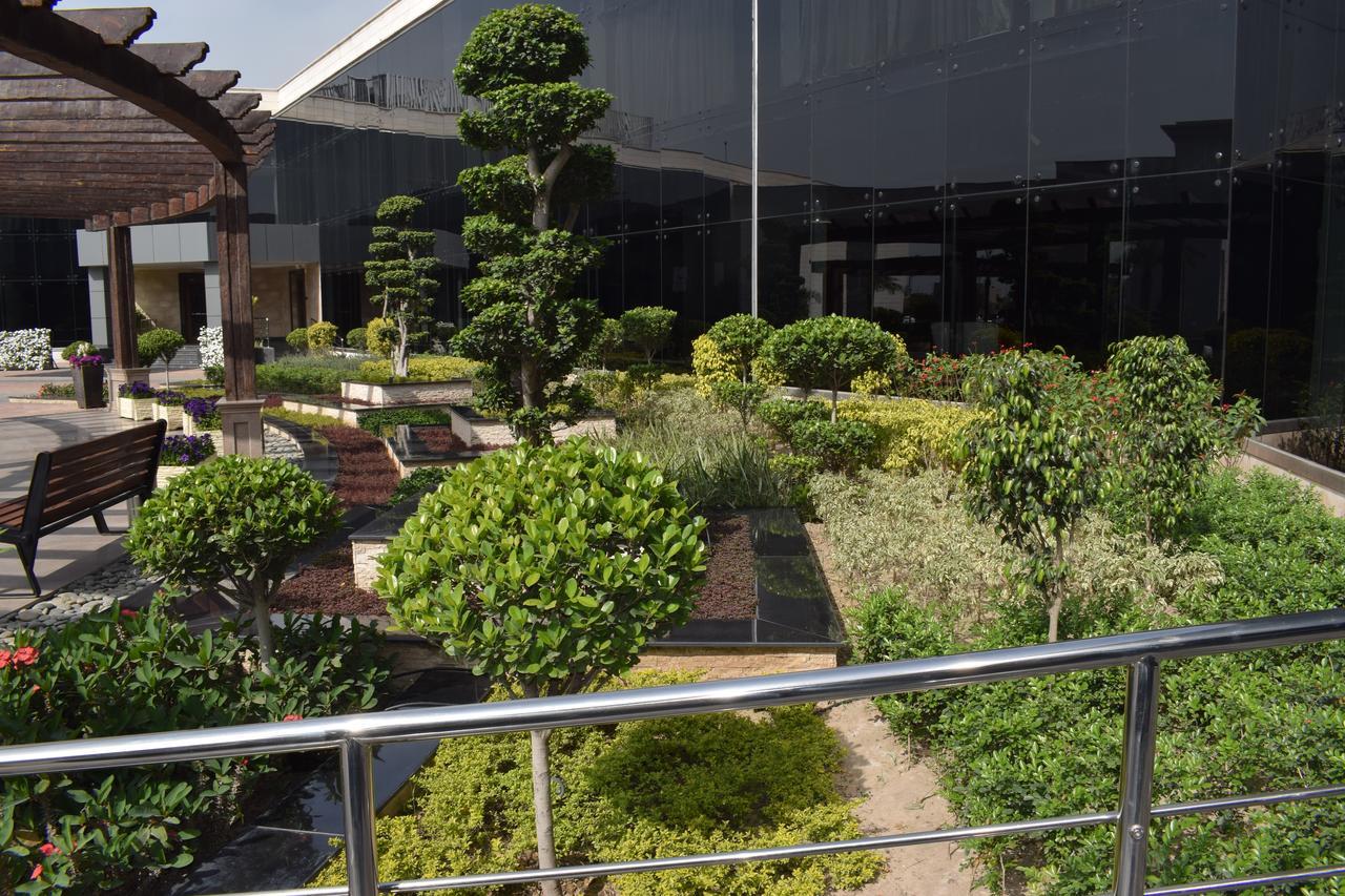 فندق Defence Raya Golf & Country Club لاهور المظهر الخارجي الصورة