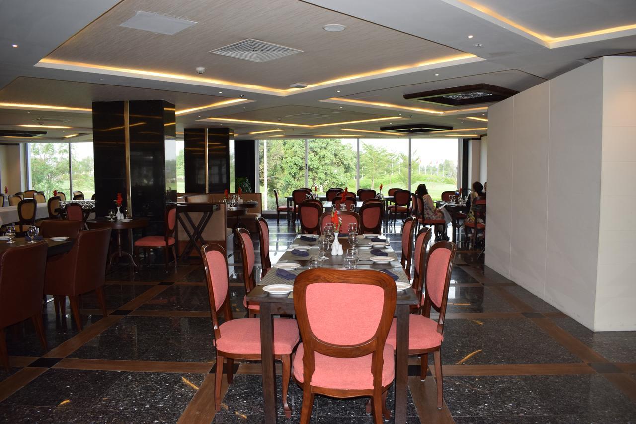 فندق Defence Raya Golf & Country Club لاهور المظهر الخارجي الصورة