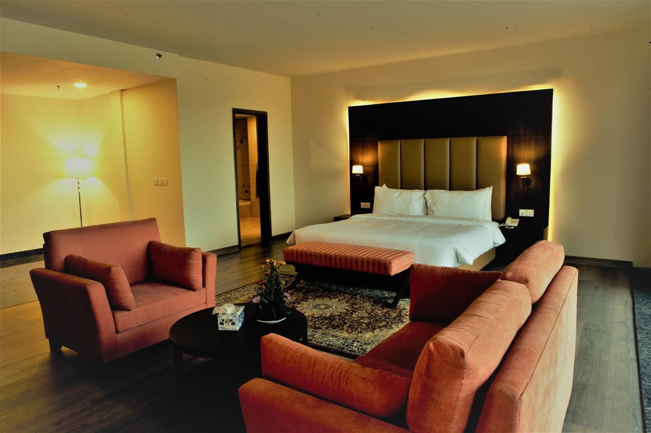 فندق Defence Raya Golf & Country Club لاهور المظهر الخارجي الصورة
